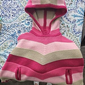 Cute like new Osh Kosh Girls Knitted Hooded Poncho